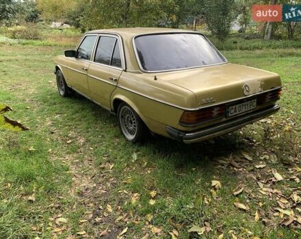 Желтый Мерседес Е-Класс, объемом двигателя 2.3 л и пробегом 1000 тыс. км за 1500 $, фото 3 на Automoto.ua