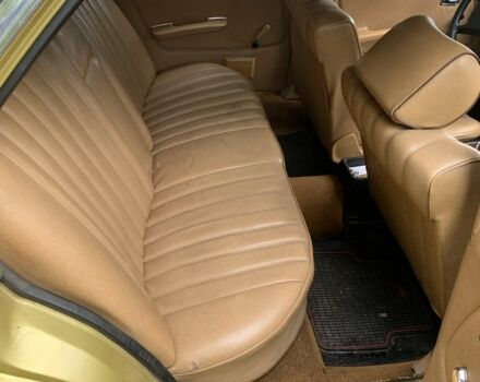 Желтый Мерседес Е-Класс, объемом двигателя 2.3 л и пробегом 1000 тыс. км за 1500 $, фото 5 на Automoto.ua