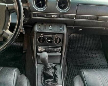 Желтый Мерседес Е-Класс, объемом двигателя 2.5 л и пробегом 390 тыс. км за 3950 $, фото 25 на Automoto.ua