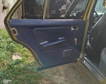 Желтый Мерседес Е-Класс, объемом двигателя 2.5 л и пробегом 390 тыс. км за 3950 $, фото 23 на Automoto.ua