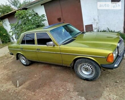 Желтый Мерседес Е-Класс, объемом двигателя 2.5 л и пробегом 390 тыс. км за 3950 $, фото 2 на Automoto.ua