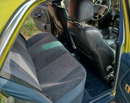 Желтый Мерседес Е-Класс, объемом двигателя 2.5 л и пробегом 390 тыс. км за 3950 $, фото 10 на Automoto.ua