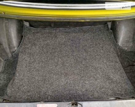 Желтый Мерседес Е-Класс, объемом двигателя 2.5 л и пробегом 390 тыс. км за 3950 $, фото 13 на Automoto.ua