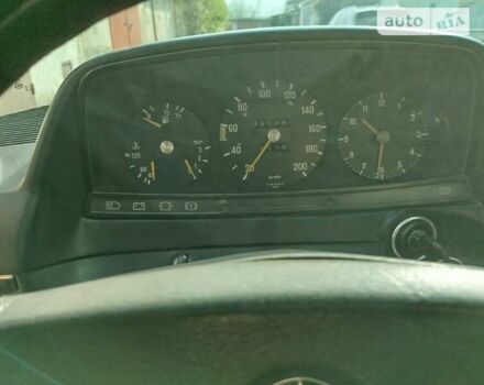 Желтый Мерседес Е-Класс, объемом двигателя 2.5 л и пробегом 390 тыс. км за 3950 $, фото 27 на Automoto.ua