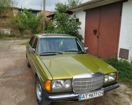 Желтый Мерседес Е-Класс, объемом двигателя 2.5 л и пробегом 390 тыс. км за 3950 $, фото 1 на Automoto.ua