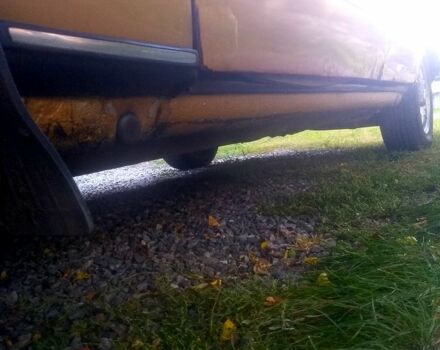 Жовтий Мерседес Е-Клас, об'ємом двигуна 2 л та пробігом 184 тис. км за 1700 $, фото 5 на Automoto.ua