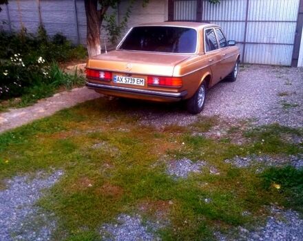 Жовтий Мерседес Е-Клас, об'ємом двигуна 2 л та пробігом 184 тис. км за 1700 $, фото 1 на Automoto.ua