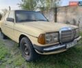 Желтый Мерседес Е-Класс, объемом двигателя 2 л и пробегом 370 тыс. км за 1200 $, фото 1 на Automoto.ua