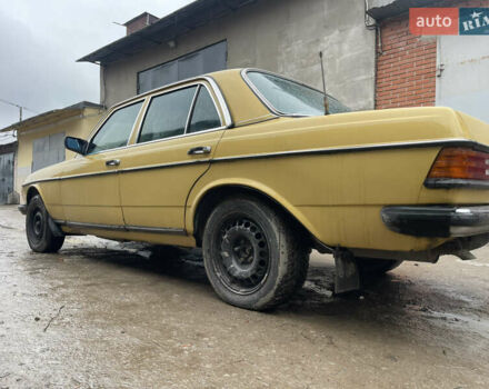 Желтый Мерседес Е-Класс, объемом двигателя 2.3 л и пробегом 330 тыс. км за 1500 $, фото 8 на Automoto.ua