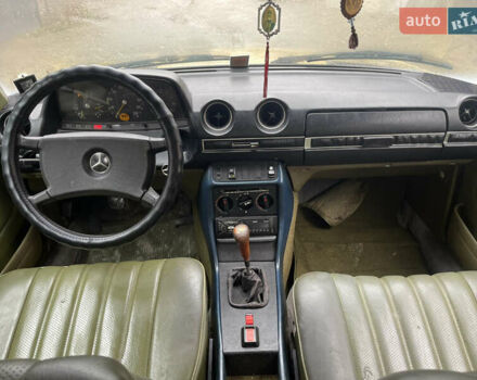 Желтый Мерседес Е-Класс, объемом двигателя 2.3 л и пробегом 330 тыс. км за 1500 $, фото 24 на Automoto.ua