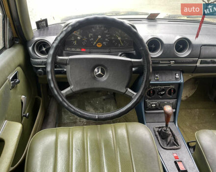 Желтый Мерседес Е-Класс, объемом двигателя 2.3 л и пробегом 330 тыс. км за 1500 $, фото 25 на Automoto.ua