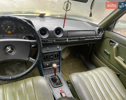 Желтый Мерседес Е-Класс, объемом двигателя 2.3 л и пробегом 330 тыс. км за 1500 $, фото 26 на Automoto.ua