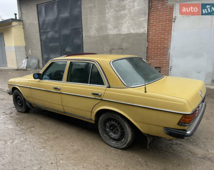 Желтый Мерседес Е-Класс, объемом двигателя 2.3 л и пробегом 330 тыс. км за 1500 $, фото 9 на Automoto.ua