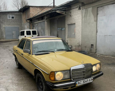 Желтый Мерседес Е-Класс, объемом двигателя 2.3 л и пробегом 330 тыс. км за 1500 $, фото 31 на Automoto.ua