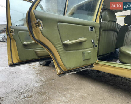 Желтый Мерседес Е-Класс, объемом двигателя 2.3 л и пробегом 330 тыс. км за 1500 $, фото 21 на Automoto.ua