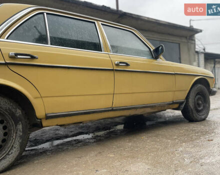 Желтый Мерседес Е-Класс, объемом двигателя 2.3 л и пробегом 330 тыс. км за 1500 $, фото 4 на Automoto.ua