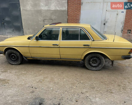 Желтый Мерседес Е-Класс, объемом двигателя 2.3 л и пробегом 330 тыс. км за 1500 $, фото 10 на Automoto.ua