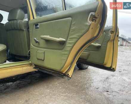 Желтый Мерседес Е-Класс, объемом двигателя 2.3 л и пробегом 330 тыс. км за 1500 $, фото 18 на Automoto.ua