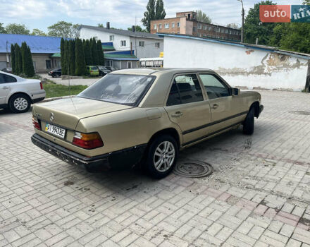 Жовтий Мерседес Е-Клас, об'ємом двигуна 2.3 л та пробігом 300 тис. км за 1250 $, фото 10 на Automoto.ua