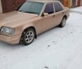Желтый Мерседес Е-Класс, объемом двигателя 2 л и пробегом 520 тыс. км за 2000 $, фото 4 на Automoto.ua