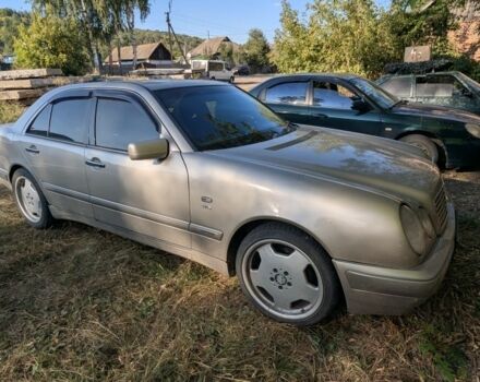 Жовтий Мерседес Е-Клас, об'ємом двигуна 2.4 л та пробігом 388 тис. км за 4000 $, фото 3 на Automoto.ua