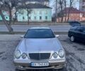 Желтый Мерседес Е-Класс, объемом двигателя 2.2 л и пробегом 299 тыс. км за 2000 $, фото 1 на Automoto.ua