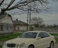 Желтый Мерседес Е-Класс, объемом двигателя 2 л и пробегом 460 тыс. км за 5000 $, фото 1 на Automoto.ua