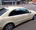 Жовтий Мерседес Е-Клас, об'ємом двигуна 2.1 л та пробігом 370 тис. км за 7500 $, фото 1 на Automoto.ua