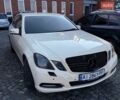 Желтый Мерседес Е-Класс, объемом двигателя 2 л и пробегом 500 тыс. км за 7100 $, фото 1 на Automoto.ua