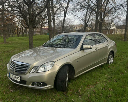 Желтый Мерседес Е-Класс, объемом двигателя 2.14 л и пробегом 220 тыс. км за 11900 $, фото 2 на Automoto.ua