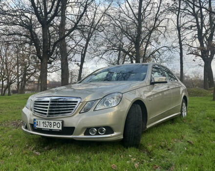 Желтый Мерседес Е-Класс, объемом двигателя 2.14 л и пробегом 220 тыс. км за 11900 $, фото 4 на Automoto.ua