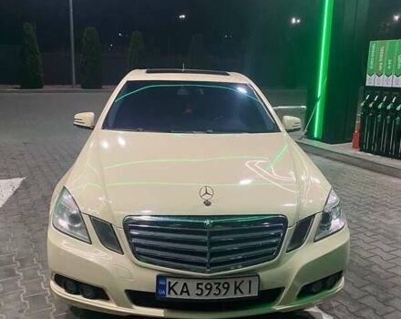 Желтый Мерседес Е-Класс, объемом двигателя 1.8 л и пробегом 340 тыс. км за 9299 $, фото 4 на Automoto.ua