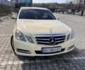 Желтый Мерседес Е-Класс, объемом двигателя 2.1 л и пробегом 370 тыс. км за 9700 $, фото 1 на Automoto.ua