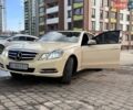 Желтый Мерседес Е-Класс, объемом двигателя 2.2 л и пробегом 370 тыс. км за 9600 $, фото 1 на Automoto.ua
