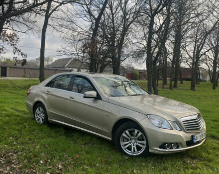 Желтый Мерседес Е-Класс, объемом двигателя 2.14 л и пробегом 220 тыс. км за 11900 $, фото 1 на Automoto.ua