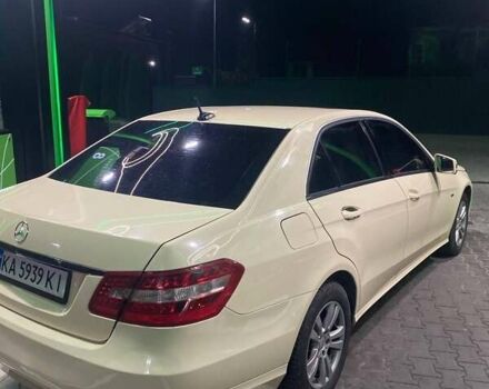 Желтый Мерседес Е-Класс, объемом двигателя 1.8 л и пробегом 340 тыс. км за 9299 $, фото 2 на Automoto.ua