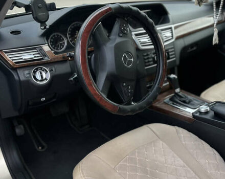 Желтый Мерседес Е-Класс, объемом двигателя 2.14 л и пробегом 220 тыс. км за 11900 $, фото 14 на Automoto.ua