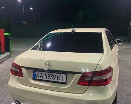 Желтый Мерседес Е-Класс, объемом двигателя 1.8 л и пробегом 340 тыс. км за 9299 $, фото 3 на Automoto.ua