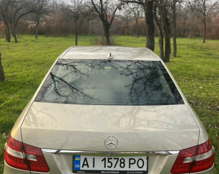 Желтый Мерседес Е-Класс, объемом двигателя 2.14 л и пробегом 220 тыс. км за 11900 $, фото 9 на Automoto.ua