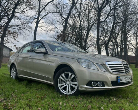Желтый Мерседес Е-Класс, объемом двигателя 2.14 л и пробегом 220 тыс. км за 11900 $, фото 3 на Automoto.ua