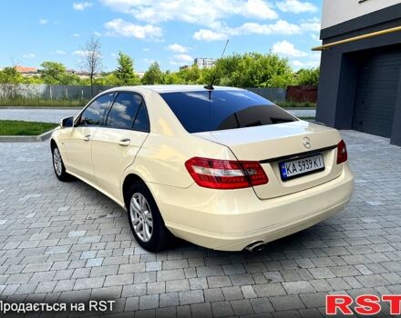 Жовтий Мерседес Е-Клас, об'ємом двигуна 1.8 л та пробігом 336 тис. км за 11000 $, фото 2 на Automoto.ua