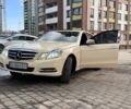 Желтый Мерседес Е-Класс, объемом двигателя 2.1 л и пробегом 370 тыс. км за 9700 $, фото 1 на Automoto.ua