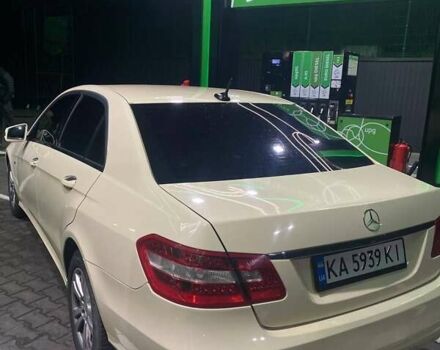 Желтый Мерседес Е-Класс, объемом двигателя 1.8 л и пробегом 340 тыс. км за 9299 $, фото 6 на Automoto.ua