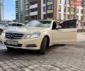 Желтый Мерседес Е-Класс, объемом двигателя 2.2 л и пробегом 370 тыс. км за 9800 $, фото 1 на Automoto.ua