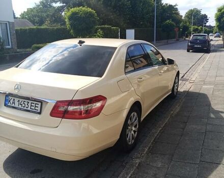 Жовтий Мерседес Е-Клас, об'ємом двигуна 2.2 л та пробігом 385 тис. км за 9500 $, фото 3 на Automoto.ua