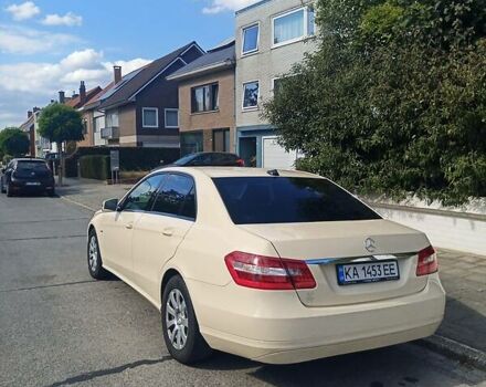 Жовтий Мерседес Е-Клас, об'ємом двигуна 2.2 л та пробігом 385 тис. км за 9500 $, фото 2 на Automoto.ua