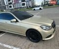 Желтый Мерседес Е-Класс, объемом двигателя 2.14 л и пробегом 400 тыс. км за 10700 $, фото 3 на Automoto.ua
