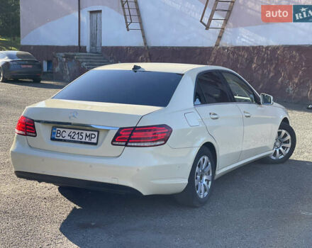 Желтый Мерседес Е-Класс, объемом двигателя 2.14 л и пробегом 470 тыс. км за 9800 $, фото 7 на Automoto.ua