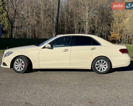 Желтый Мерседес Е-Класс, объемом двигателя 2.14 л и пробегом 470 тыс. км за 9800 $, фото 12 на Automoto.ua