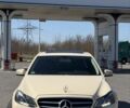 Желтый Мерседес Е-Класс, объемом двигателя 2.1 л и пробегом 488 тыс. км за 8500 $, фото 3 на Automoto.ua